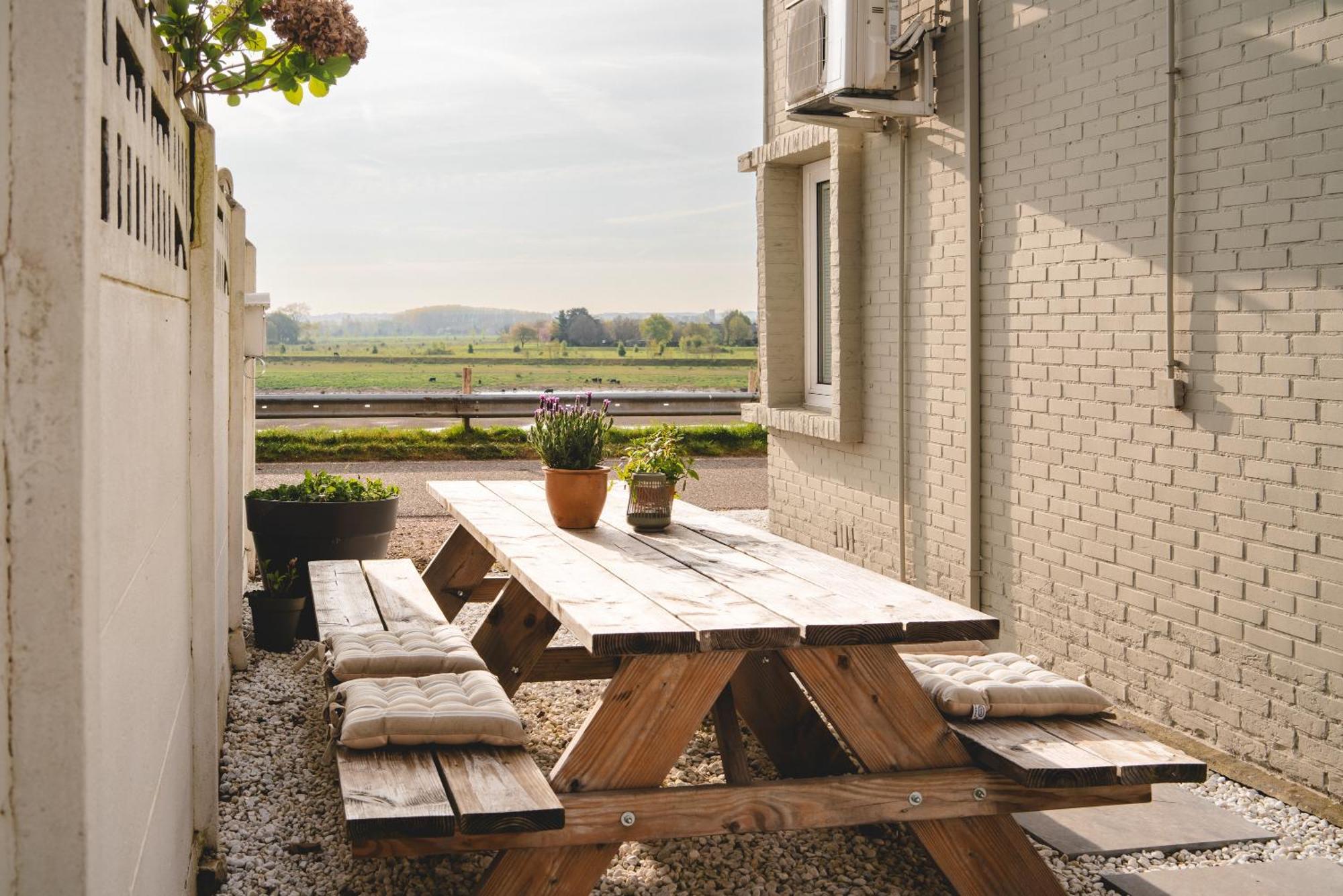 Maas Suites - The River House With Private Sauna Ланакен Екстериор снимка